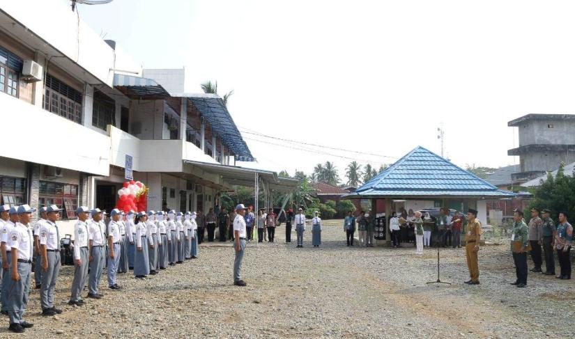 Sebanyak 40  anggota pasukan pengibar bendera pusaka (Paskibraka) mengikuti upacara tantingan, di Hotel Febi yang berada di Jl. Jend Sudirman Manna, Selasa (8/8/23). 