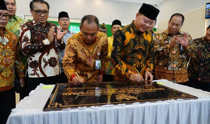 Rohidin Resmikan Gedung Baru Kantor BPJS Ketenagakerjaan (Housewarming dan Pengenalan Ruang Layanan Baru) di Jalan P. Natadirja KM 7, Kamis (3/8).