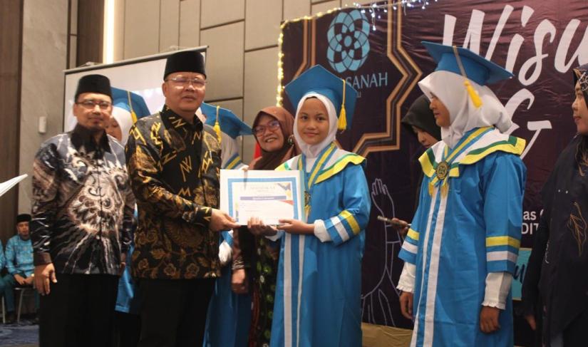 Gubernur Rohidin Berikan Pesan Penting Pada Kegiatan Wisuda Tahfidz