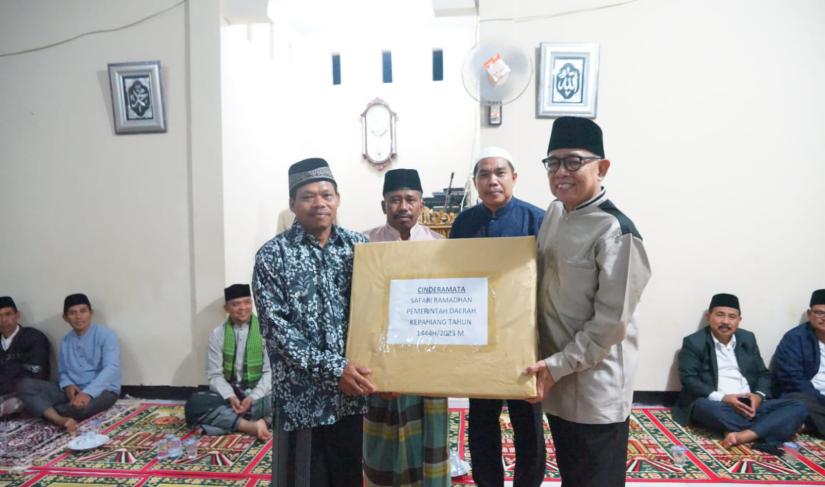 Bupati Kepahiang Dr. Ir. Hidayattullah Sjahid.,MM.,IPU Melaksanakan Kegiatan Safari Ramadhan, Senin (27/03/2023). 