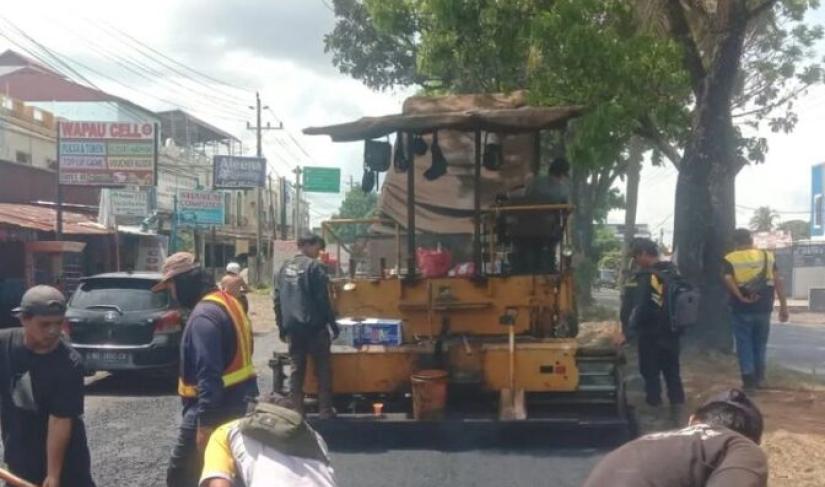 Perbaikan Jalan Hibrida Raya di Bengkulu Masuk Tahap AC-BC dengan Pengaspalan Mulus