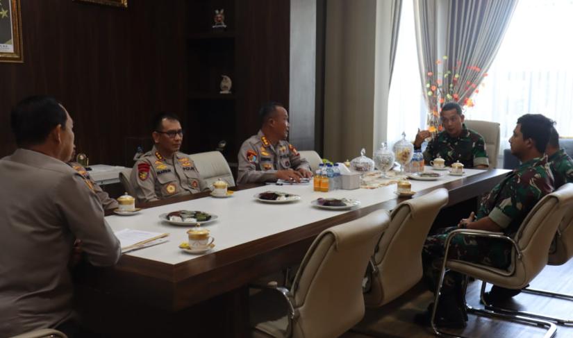 Kepala Kepolisian Daerah Bengkulu, Rabu pagi (15/03/2023) menerima kunjungan kerja dan silaturahmi dari Komandan Lanud Sri Mulyono Herlambang (foto: Polda Bkl)