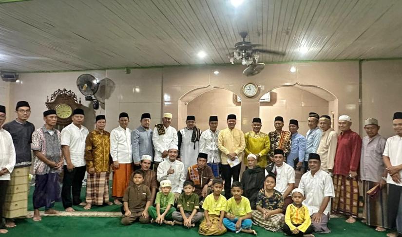  Gubernur Rohidin Menyampaikan Pentingnya Menjaga Kesehatan Dalam tausyah Subuh