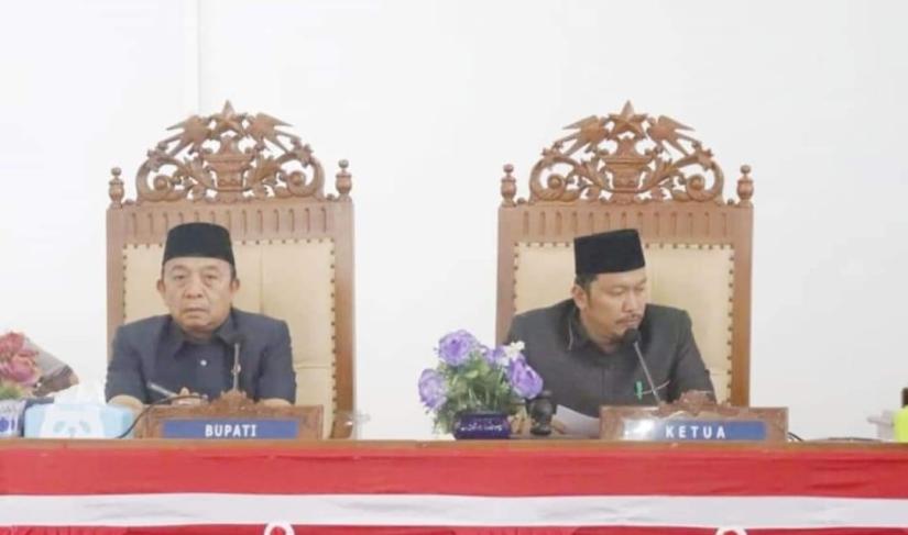 Rapat Paripurna Pandangan Fraksi Terhadap Enam Rancangan Peraturan Daerah (Raperda) Tahun 2023.