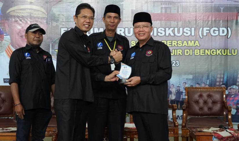 Gubernur Bengkulu Rohidin Mersyah pada Forum Group Discussion (FGD) "Mencari Solusi Bersama Tuntaskan Persoalan Banjir di Bengkulu, Kamis 6 April 2023.