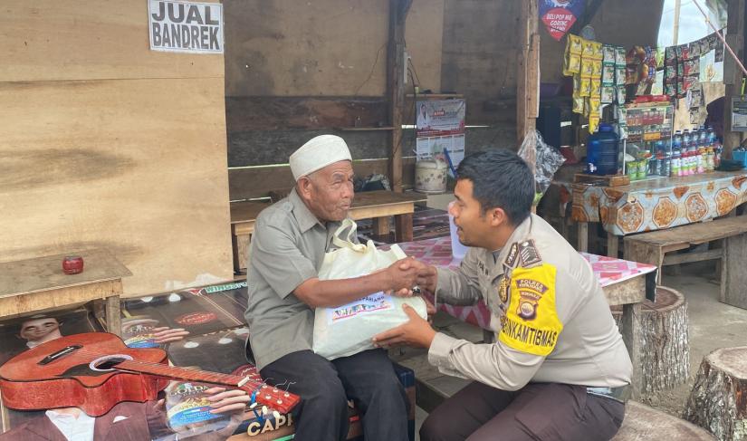 Peduli Warga Kurang Mampu, Polsek Ujan Mas Bagikan Bantuan Kemanusiaan Untuk Negeri/polres kepahiang/