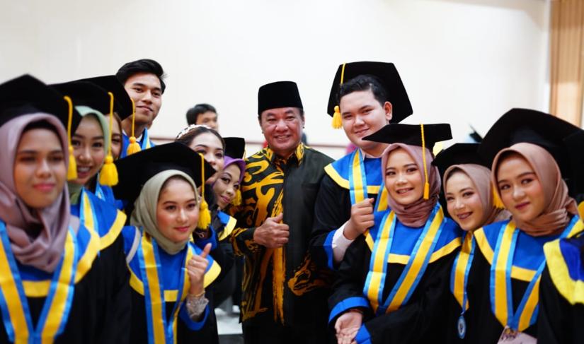 Pelepas Siswa-Siswi SMAN 2 Kota Bengkulu, kelas III angkatan ke XII Tahun ajaran 2022-2023, di Ruang Ballroom Hotel Grage Bengkulu, (06/05/2023).