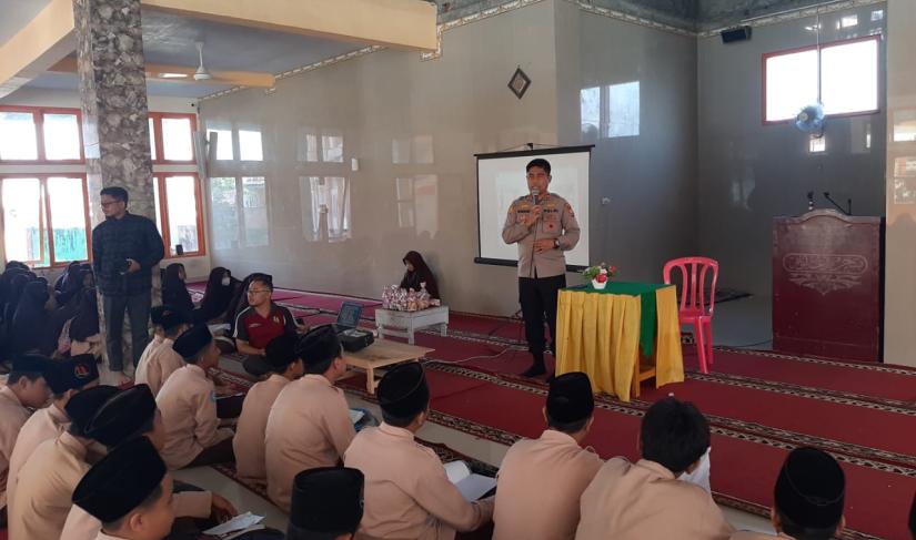 Penyuluhan bahaya penyalahgunaan narkoba kepada pelajar SMP IT Rabbi Radhiyya, Rejang Lebong, Sabtu (17/06/2023).