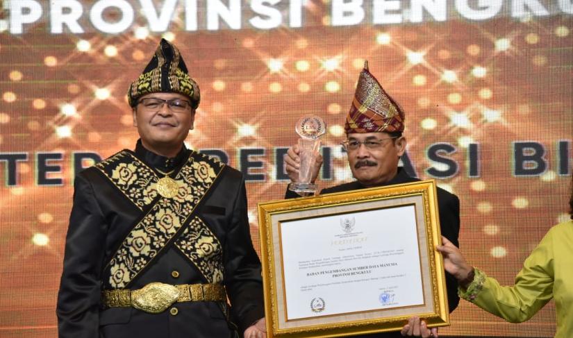Pemprov Bengkulu menerima 2 Sertifikat Kelembagaan dari Lembaga Administrasi Negara RI pada Selasa (7/11/2023).