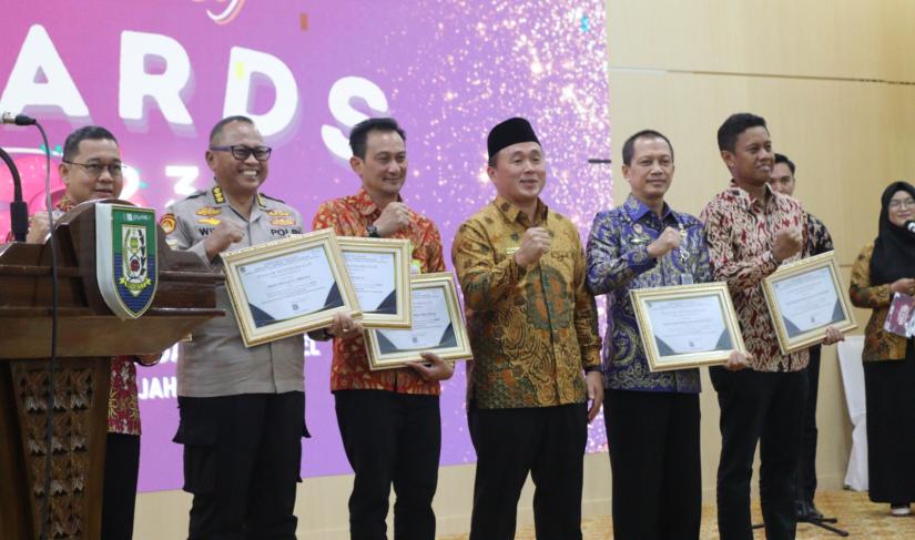 penyerahan Daftar Isian Pelaksanaan Anggaran (DIPA) dan Transfer ke Daerah (TKD) TA 2023,