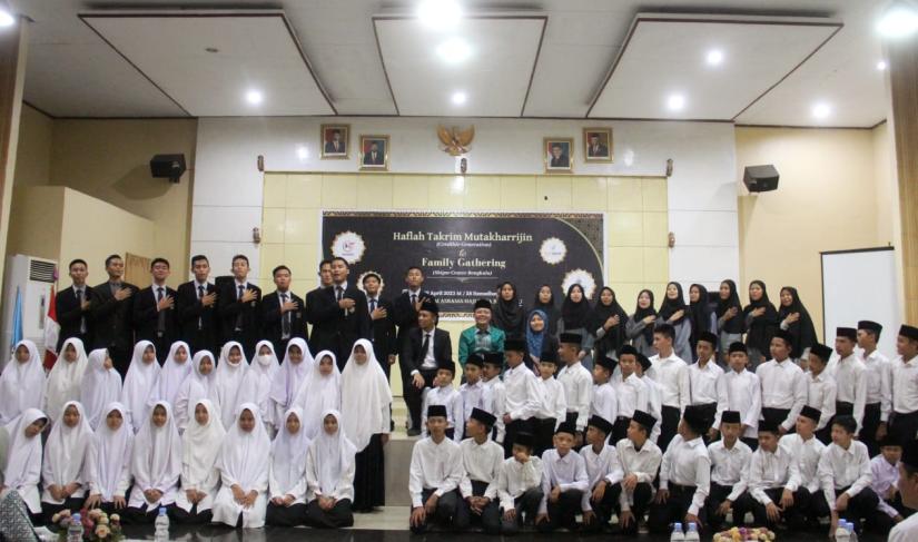 Foto Bersama Gubernur Bengkulu dan Santri Gontor