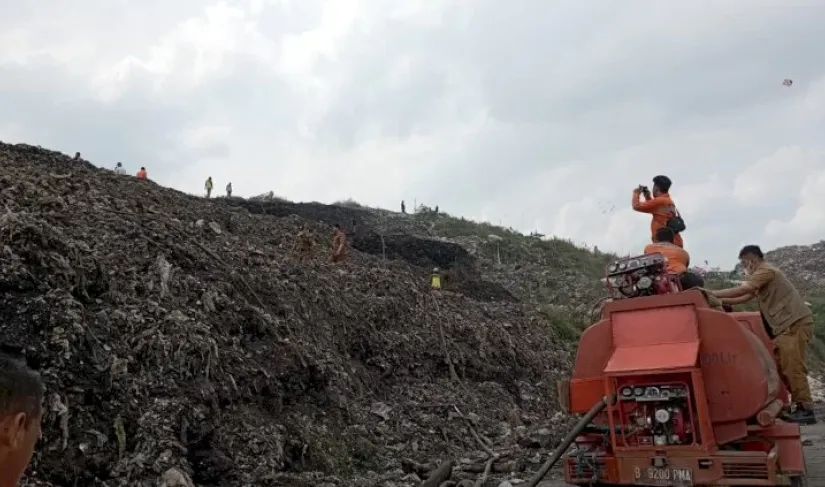 Tempat Pembuangan Akhir Di Palembang Seluas 3 Hektare Dilahap Api