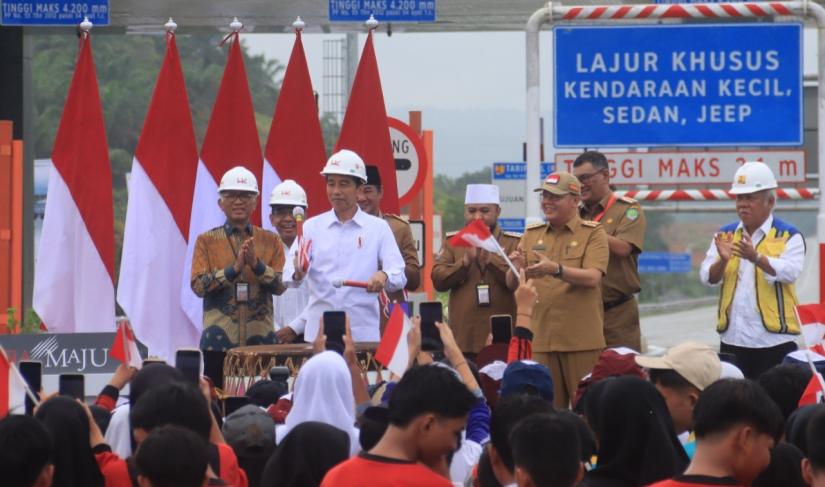Jokowi Resmikan Jalan Tol Bengkulu- Taba Penanjung