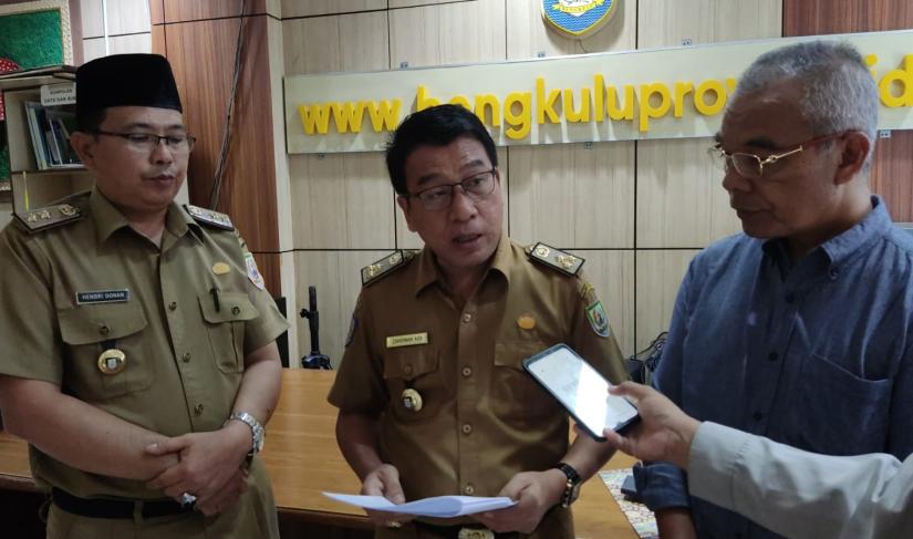 Kepala Biro Ekonomi Provinsi Bengkulu Zahirman Aidi, saat diwawancarai Media