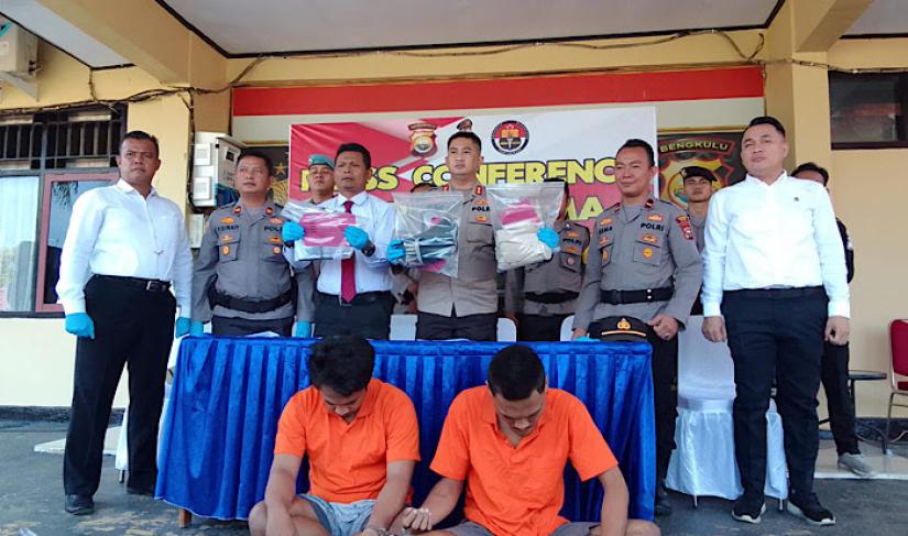 Dua pria berinisial YA (26) warga Kabupaten Kaur dan M-C (24) warga Kota Bengkulu, pada Kamis 31 Agustustus 2023 kemarin, dimankan tim Opsnal Polsek Sukaraja.