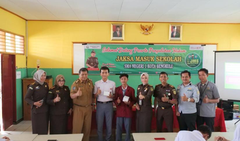 Kejati Bengkulu Bersama SMAN 1 dalam Program Jaksa Masuk Sekolah