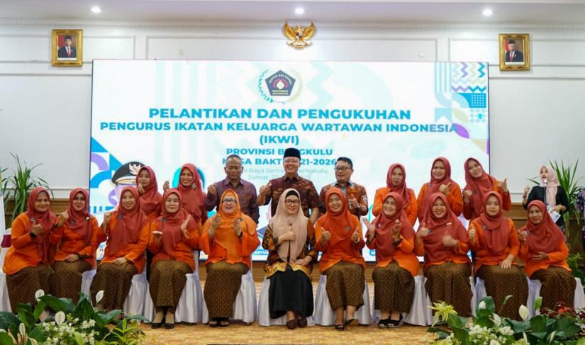Foto Bersama IKWI dan Gubernur Bengkulu Rohidin Mersyah