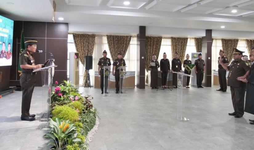 - Kepala Kejaksaan Tinggi Bengkulu, Dr. Heri Jerman, melantik pejabat baru di lingkungan Kejaksaan Tinggi Bengkulu pada Rabu, 5 April 2023, yang diadakan di Aula Sasana Bina Karya Kejaksaan Tinggi Bengkulu. 
