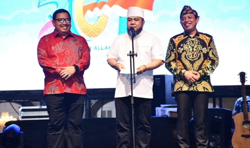 Walikota Helmi Hasan Tengah, Kiri Wakil Walikota Dedy Wahyudi dan Kanan Sekda Kota  Arif Gunadi Foto.Dok