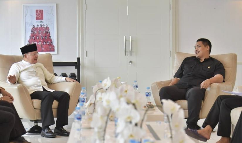 Gubernur Rohidin Mersyah bertemu Menteri Pemuda dan Olahraga (Menpora) RI Dito Ariotedjo di Gedung Kemenpora RI, Jakarta