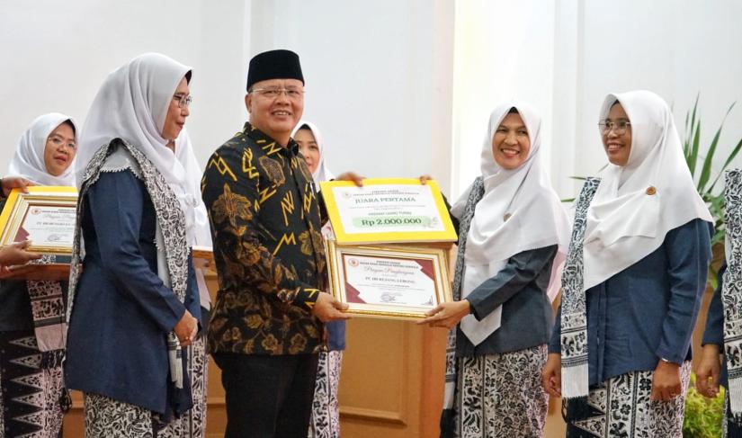 Gubernur Bengkulu Rohidin Mersyah hadiri HUT Ikatan Bidan Indonesia (IBI) ke-72 yang digelar di Balai Raya Semarak, Sabtu (17/6).