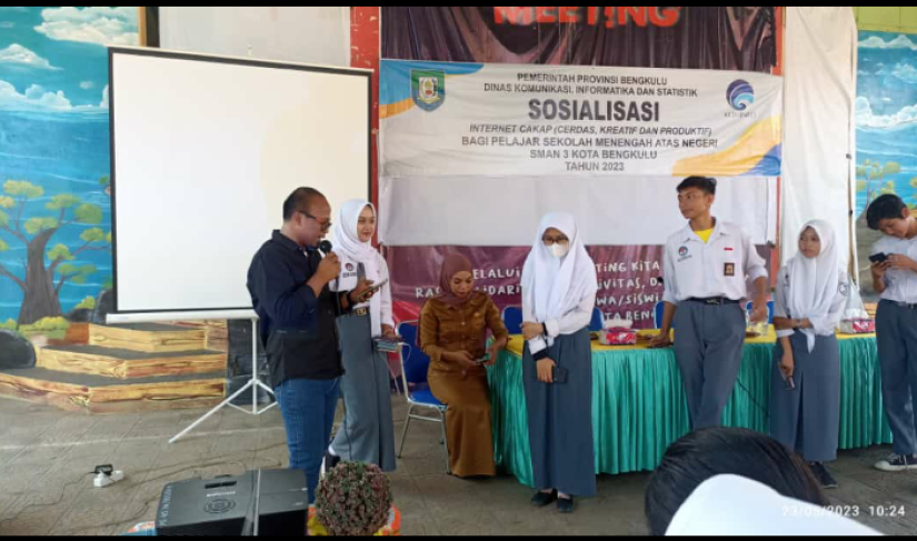 Sosialisasi Internet Cerdas di SMAN 3 Kota Bengkulu