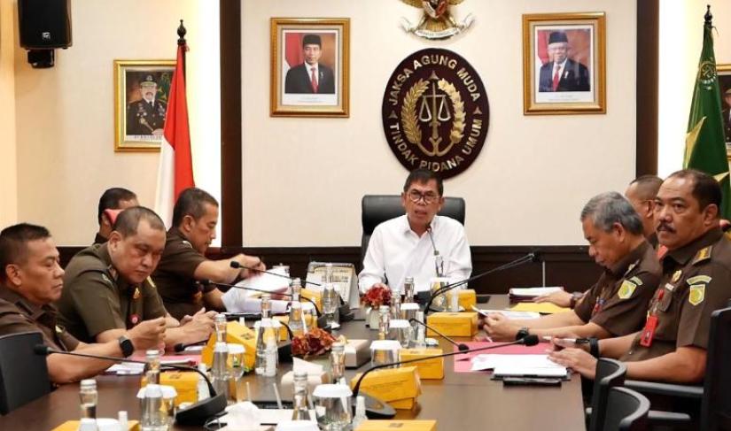 JAM-Pidum memberikan pengarahan secara virtual kepada seluruh jajaran di lingkungan JAM PIDUM, Kepala Kejaksaan Tinggi, Kepala Kejaksaan Negeri, dan Kepala Cabang Kejaksaan Negeri, Rabu (05/07/ 2023).