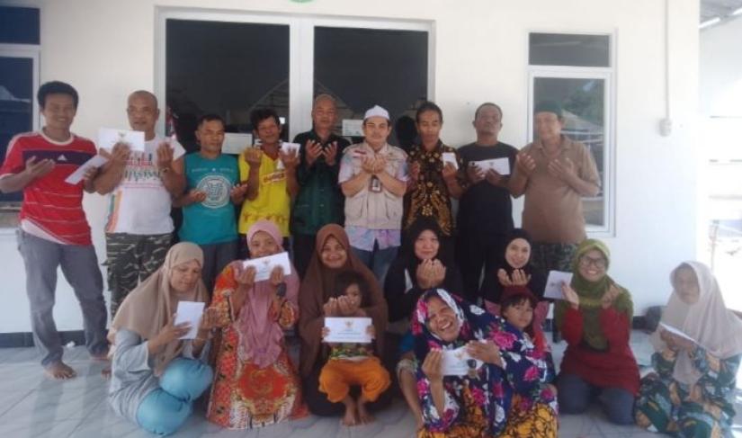 Baznas Pangkalpinang Berikan Santunan Kepada 15 Orang Kaum Dhuafa