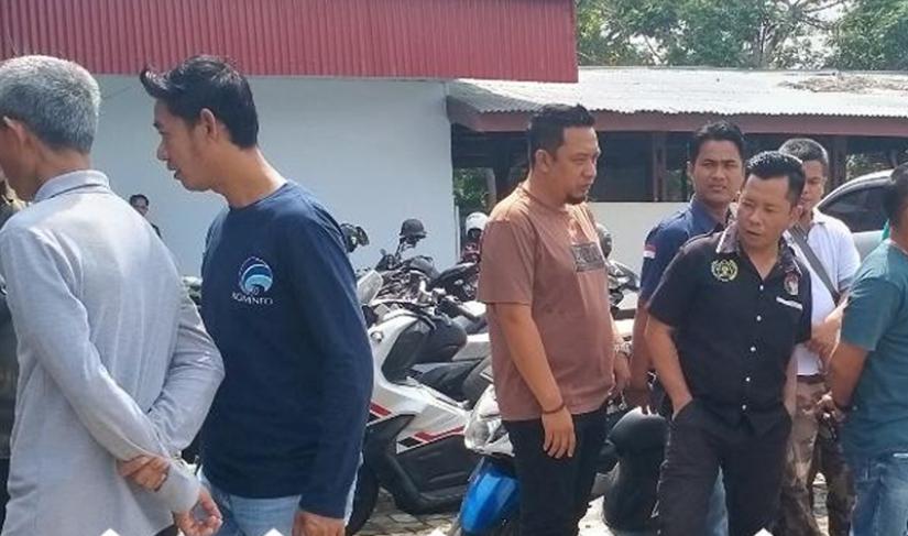 Bupati Mukomuko Sapuan meminta maaf kepada media, sebelumnya terlontar bahasa tangan lebih cepat dari pada otak ” tidak punya otak”.