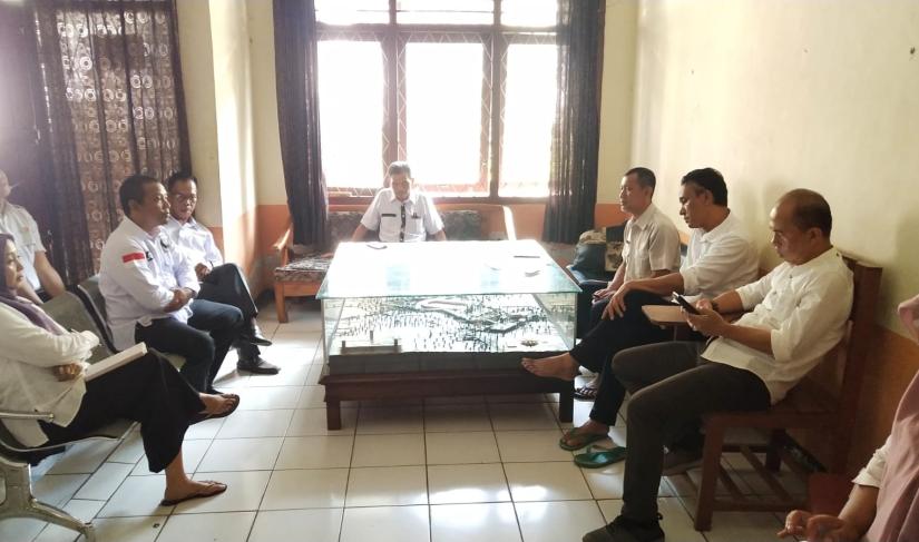 Kepala Dinas Pariwisata Pemuda dan Olahraga (Disparpora) Seluma H. Syaiful Anwar saat membuka rapat persiapan "Gebyar Olah Raga, Bupati Seluma Cup" 