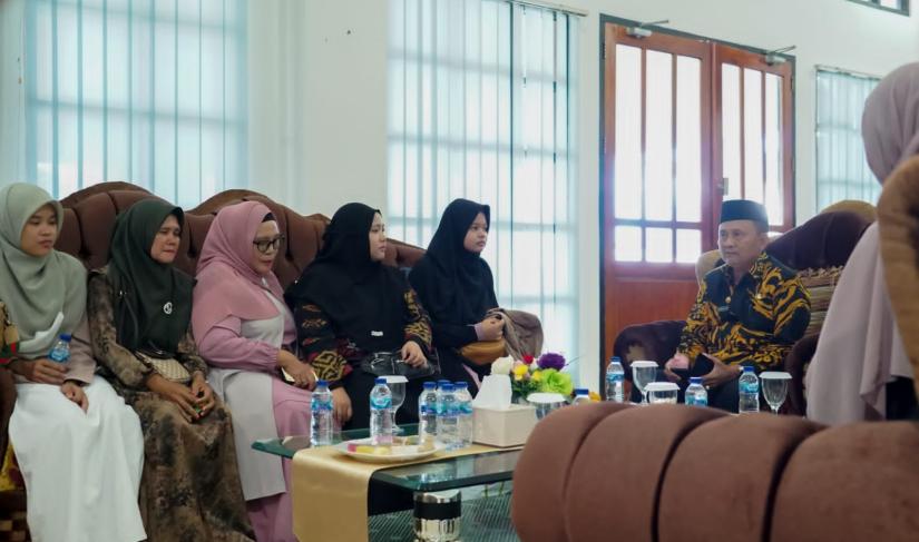 Sekretaris Daerah (Sekda) Provinsi Bengkulu Hamka Sabri menyampaikan, Pemprov terus berkoordinasi dengan pemerintah terkait kondisi terkini warga Bengkulu yang terdampak konflik di Negara Sudan, 30 April 2023.
