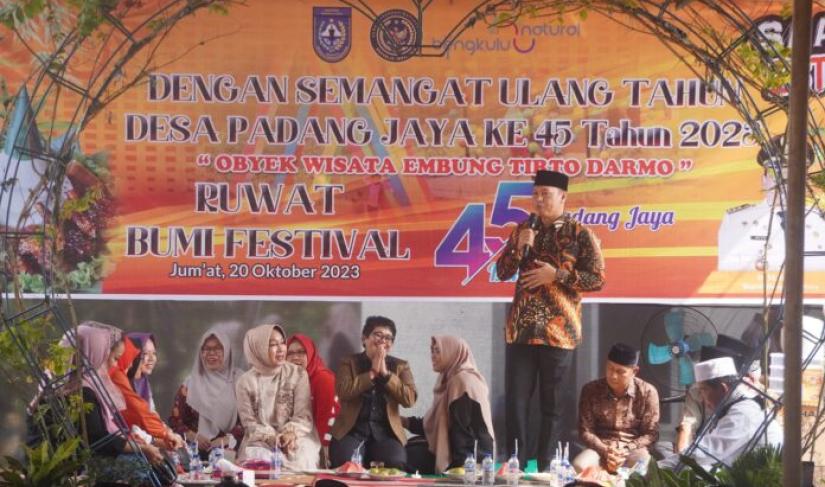 Ketua DPRD BU Sonti Bakara SH Hadiri Ruwat Festival Bumi HUT Padang Jaya
