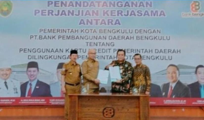 Penandatanganan perjanjian dilakukan oleh Kepala BPKAD Kota Bengkulu, Yudi Susanda, dan Pimpinan Cabang Utama Bank Bengkulu, Yerri Ariansuri.