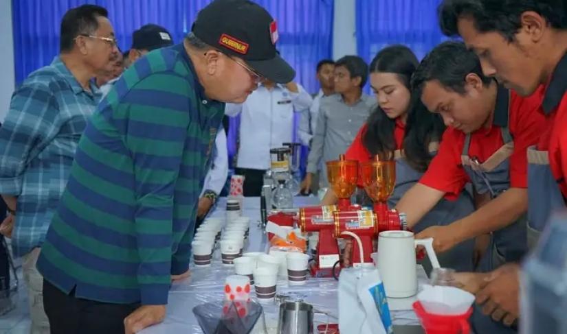 Pemerintah Provinsi Bengkulu Mendorong Wirausaha dengan Bantuan Peralatan di Kabupaten Rejang Lebong, Kepahiang, dan Bengkulu Tengah.