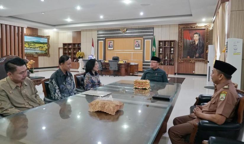 Audiensi Persatuan Umat Buddha Indonesia (PERMABUDHI) Pengda Provinsi Bengkulu di ruang kerja, Senin(18/3). 