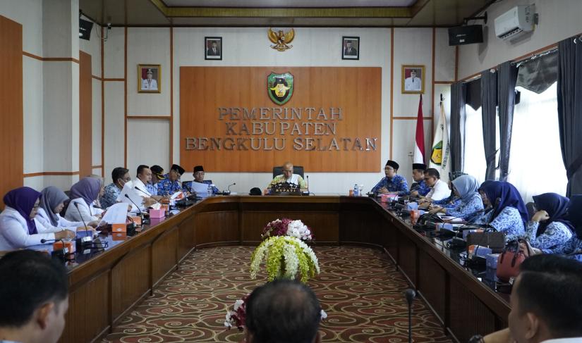 RSUD Hasanuddin Damrah menggelar rapat koordinasi hari ini, Rabu (17/4/24), bersama Bupati Gusnan Mulyadi.