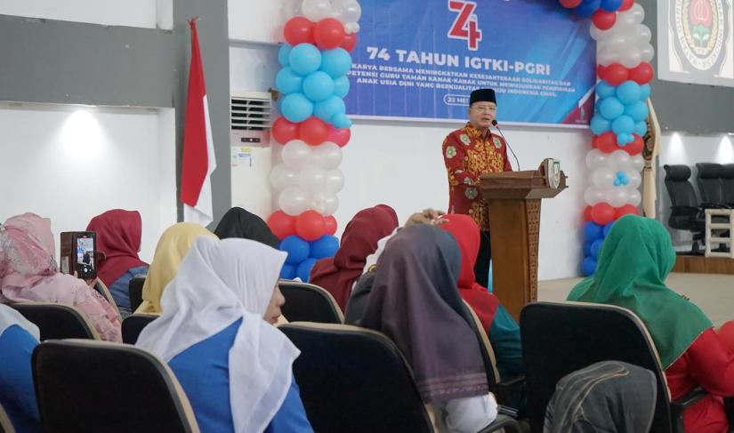 Peringatan Hari Ulang Tahun ke-74 Ikatan Guru Taman Kanak-Kanak Indonesia-Persatuan Guru Republik Indonesia (IGTKI-PGRI) di Gedung Serba Guna (GSG) Pemerintah Provinsi Bengkulu, pada Rabu (22/5/24).