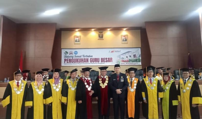 Universitas Islam Negeri Fatmawati Soekarno Bengkulu mengukuhkan 7 guru besar baru, Selasa (21/5/2024) di kampus Uinfas.