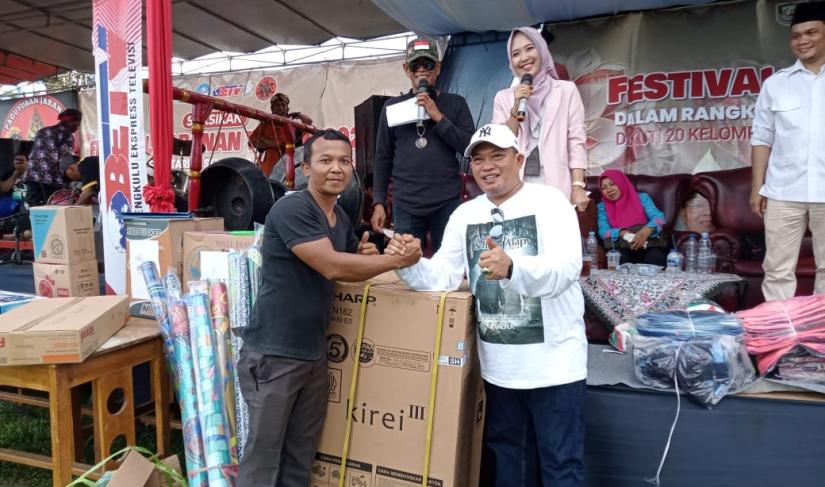 Bupati Seluma menghadiri Festival Jaranan Tahun 2024 yang digelar untuk melestarikan seni budaya Jawa di Lapangan Sepak Bola Rimbo Kedui pada Sabtu (15/6/2024).