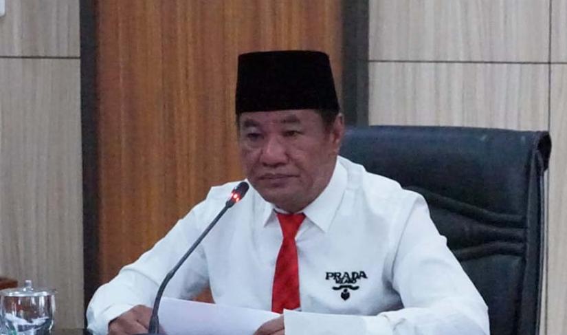 Plt Gubernur Rosjonsyah saat menyatakan segera menyampaikan RAPBD Provinsi Bengkulu TA 2025 ke Kemendagri RI untuk dievaluasi, Jum'at (29/11/2024). (Firza~PenaRafflesia.Com)