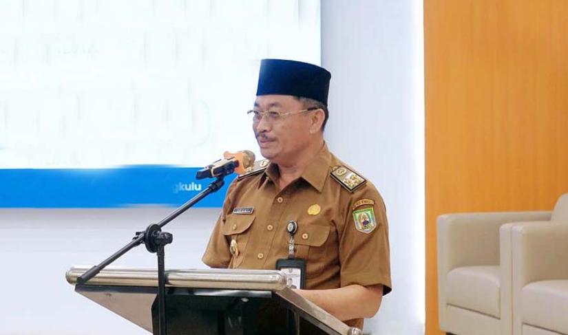 Asisten II Setda Provinsi Bengkulu, RA. Denni saat menanggapi wacana turunnya harga tiket pesawat domestik selama Nataru, Selasa (3/12/2024). (Swandi~PenaRafflesia.Com)