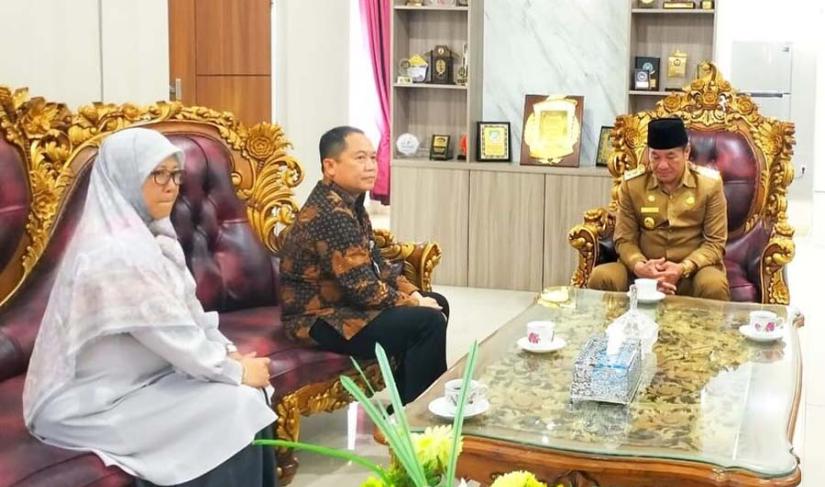 Plt Gubernur Rosjonsyah saat menerima perwakilan BI Bengkulu di ruang kerjanya, Rabu (4/12/2024). (Angga~PenaRafflesia.Com)