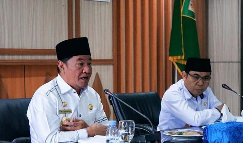 Plt Gubernur Rosjonsyah saat memimpin rapat persiapan penyambutan kunjungan Mendagri Tito Karnavian ke Bengkulu, Rabu (4/12/2024). (Mezi~PenaRafflesia.Com)