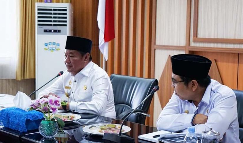 Plt Gubernur Rosjonsyah saat memimpin jajaran Pemprov Bengkulu mengikuti evaluasi Pilkada Serentak 20204 yang diseleggarakan Kemendagri RI, Rabu (4/12/2024). (Agung~PenaRafflesia.Com)