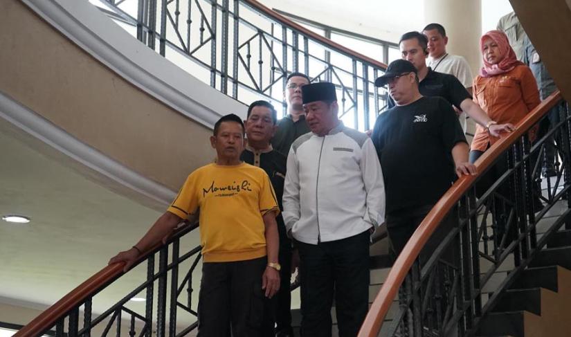 Plt Gubernur Rosjonsyah mengemukakan rencana target pengelolaan terhadap Mess Pemda, Jum'at (6/12/2024). (Swandi~PenaRafflesia.Com)