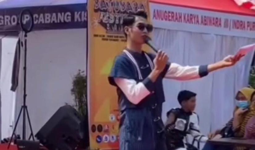 Master of Ceremony, (MC) kondang, Nando Vio Latif. (Doc:Red123)