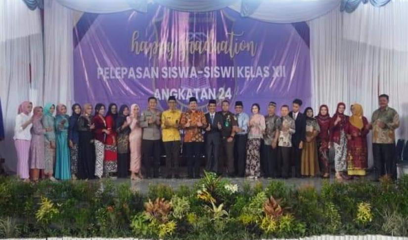 Wabup Arie Septia Adinata SE, M.Ap Menghadiri Pelepasan 256 Siswa – Siswi SMA Negeri 2 Bengkulu Utara/Poto Redy penarafflesia.com