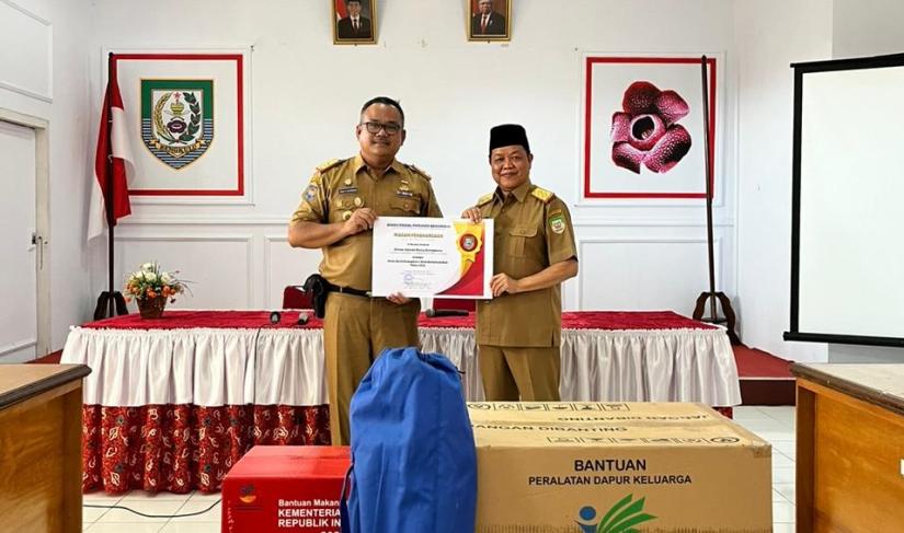 Pemprov Berikan Reward kepada Dinsos Kota Bengkulu.