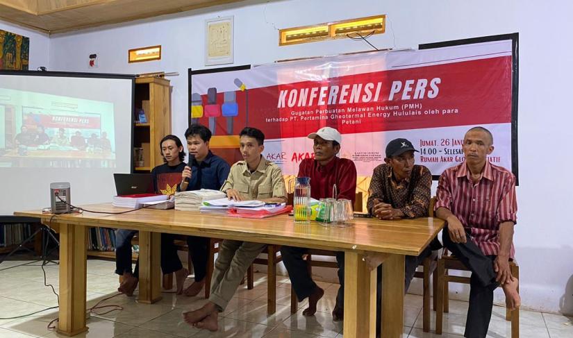 Konferensi pers pendaftaran gugatan perbuatan melawan hukum oleh PT Pertamina Gheotermal Energy Hululais atas terjadinya banjir bandang di Kabupaten Lebong, Jumat (26/1/24). (Foto: Kelvin Aldo/Penarafflesia.com).