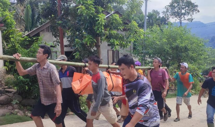 Evakuasi korban hanyut di sungai Nasal (Senin (24/06/2024)